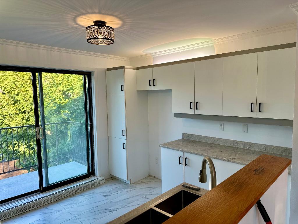 MAGNIFIQUE 5 1/2 - ENTIÈREMENT RÉNOVÉ - TRIPLEX | 3113333
