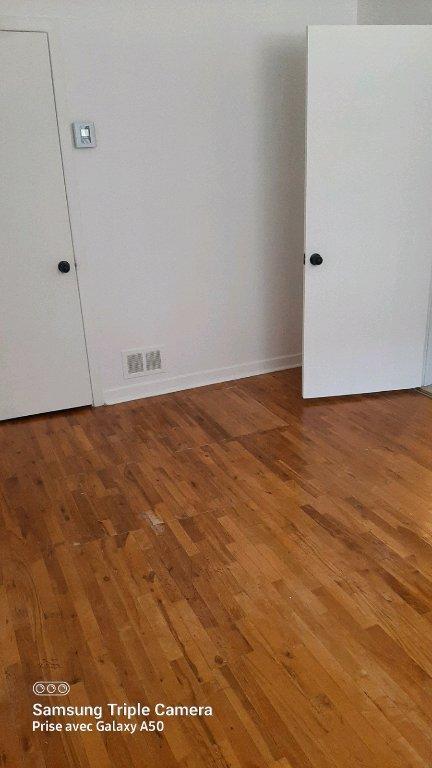 4.5 Ss-sol 3plex 2 Chambres (13×10 +8×8) Libre 27 oct Magnifique 4.5 au rez de jardin rénové, dans 3plex au coeur du Vieux-Longueuil, Hauts Pl | 3113647