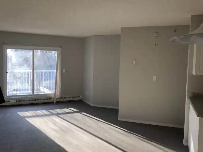 Quiet Building in Queen Mary Park | 302 - 12110 119 Avenue Northwest, Edmonton | 3151608