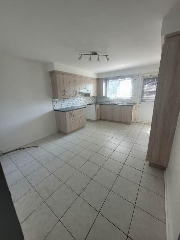 Grand 6 ½ entièrement rénové à louer | 3113899
