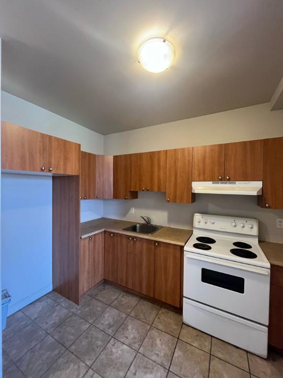 4 1/2 disponible avec possibilité de stationnement | 3115323