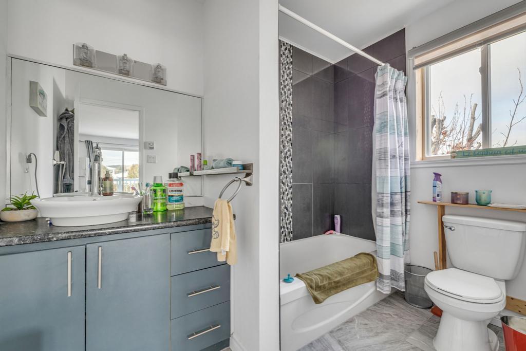 Grand 2 1/2 Lac St Charles semi meublé | 3180140