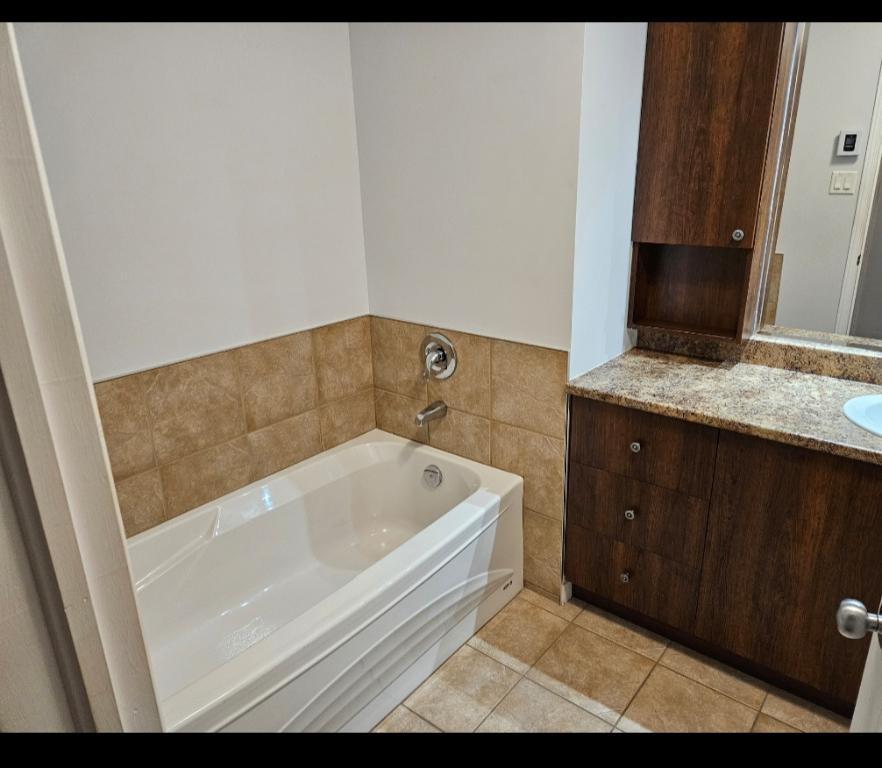 Beau grand 4 1/2 rue Gatien, près galeries 1er dec | 3115353