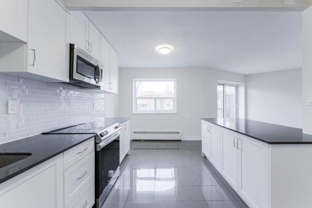 Lakeshore Apartments | 3115406