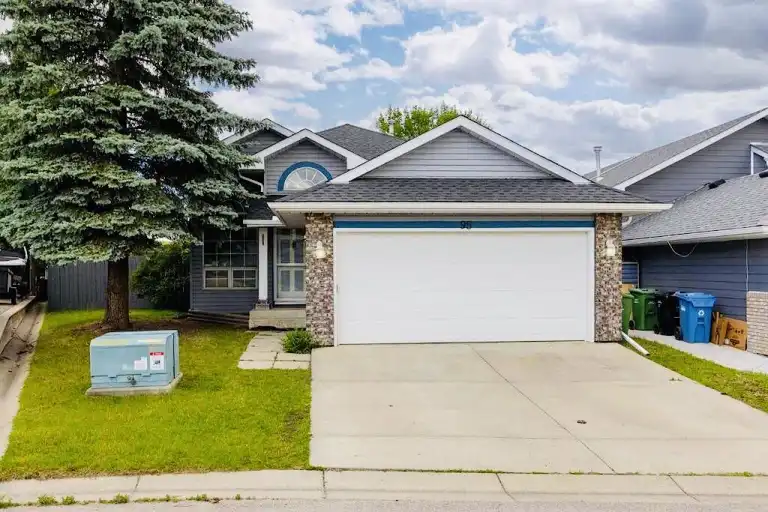 Renovated 4 BR Full Home – New Floors, Marble Baths & Walk-Out Basement | Calgary | 3123893