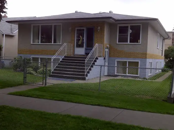 Excellent Location-Central-Kingsway-Easy Access to Great Amenities Awaits! | 10718 106 Street Northwest, Edmonton | 3115957