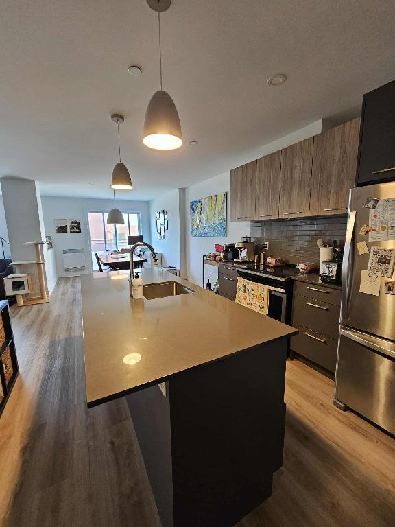 Grand 4 1/2 à Laval, 2 salles de bains, à 2 pas du métro Montmorency | 3116013