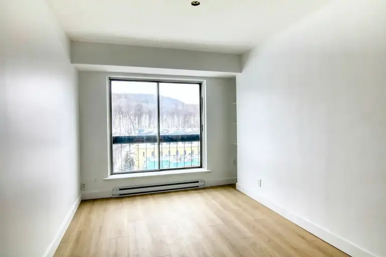 1 de la Cote-Saint-Catherine | 1 Cote-Sainte-Catherine, Montreal | 3116024