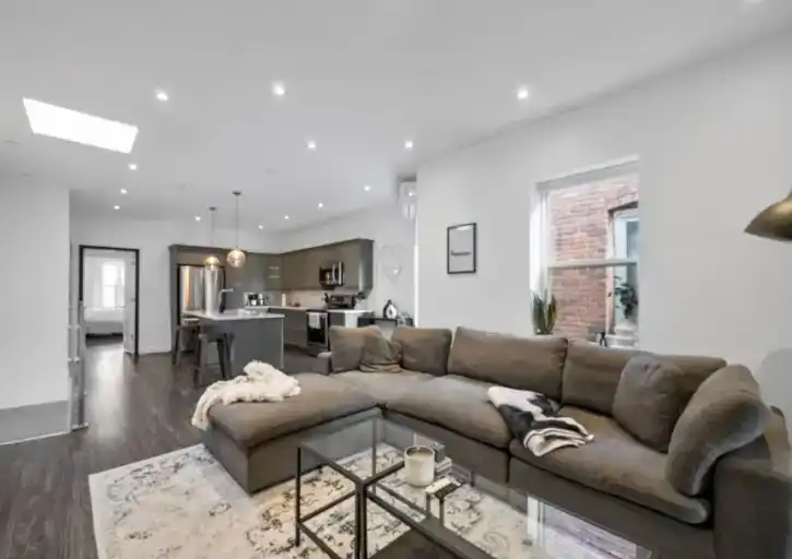 Unbeatable Roncesvalles Location - 2 bed 2 bath apartment | 2243 Dundas Street West, Toronto | 3116406