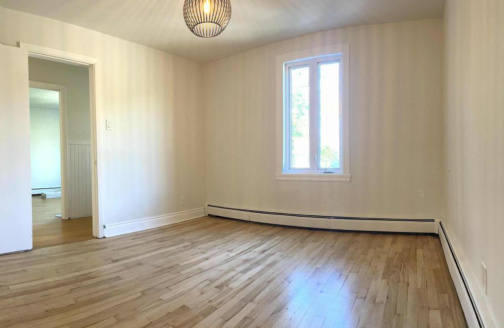 5 1/2 lumineux, chauffé, 1 stationnement déneigé | 3160173