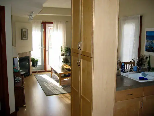 Beltline 2 bedroom 2 bath bright corner unit | 207 - 1235 13 Avenue Southwest, Calgary | 3148065