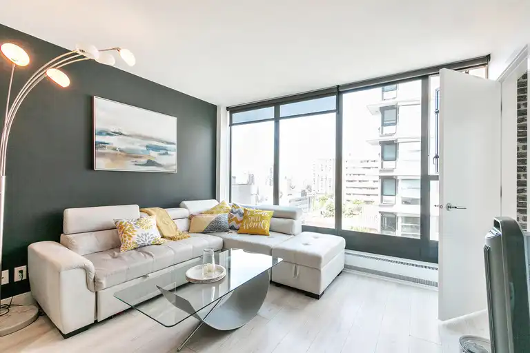 D4 - Amazing Junior 2 Bedroom, Central Location + AC | 1133 Hornby Street, Vancouver | 3149365