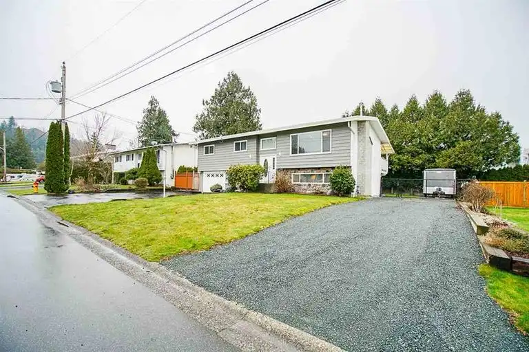 Sardis, BC 3 Bedroom 1 Bathroom Main Floor of a House | 5829 Clover Drive, Chilliwack | 3119716
