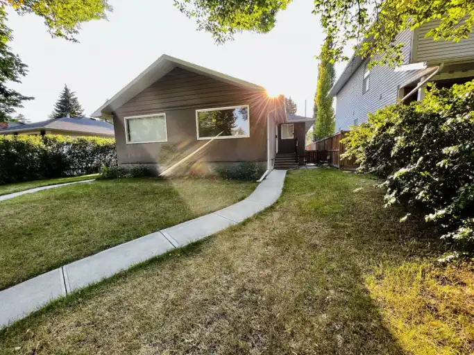 Spacious 2 bedroom, 1 bathroom duplex | 319 37 Street Southwest, Calgary | 3130530