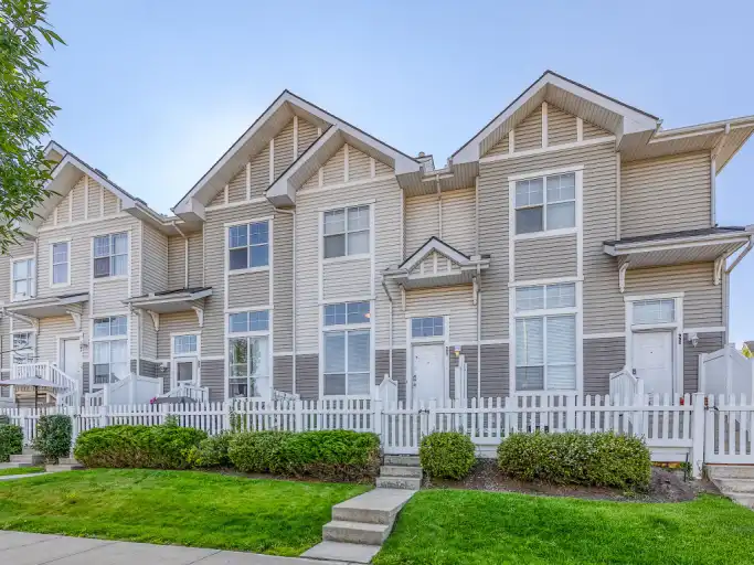 Spacious Townhome in New Brighton- Furnished | 997 New Brighton Gardens Southeast, Calgary | 3119801
