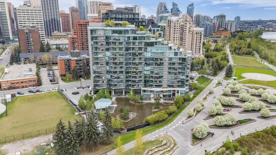 CORNER UNIT | 10' CEILINGS, | CITY SKYLINE & RIVER VIEWS | EAST, SOUTH, & WEST E | 738 1 Avenue Southwest, Calgary | 3149450