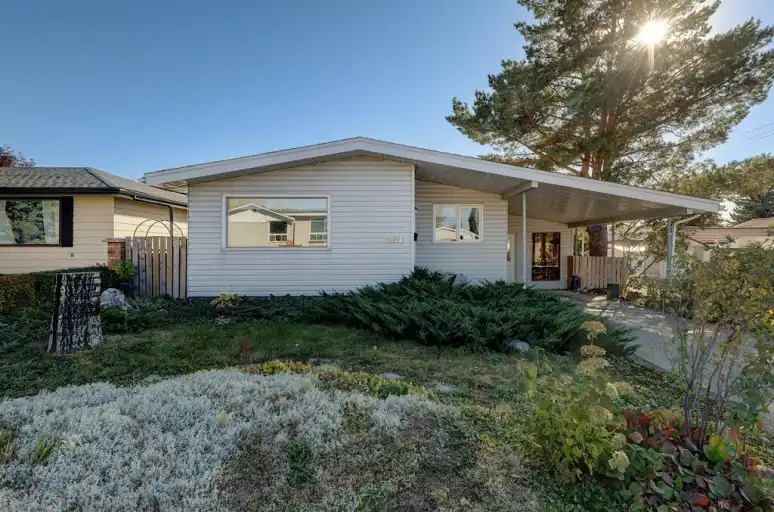 Beautiful 3 Bedroom Bungalow in Mayland Heights! | 2111 Mackid Crescent Northeast, Calgary | 3128373