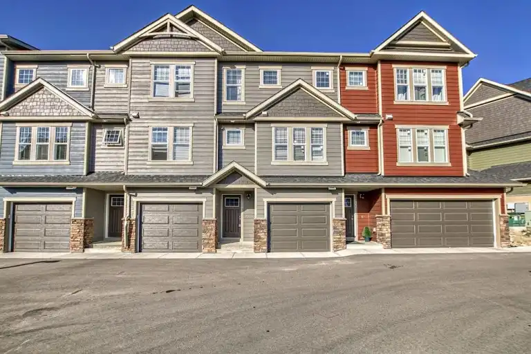 Beautiful and comfortable townhouse in Cranston | 247 Cranbrook Square Southeast, Calgary | 3121854