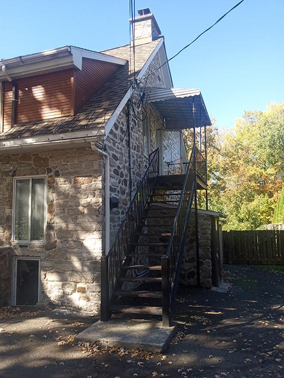 grand 4 1/2, bord de l'eau, à louer à Montréal-nord, Grand balcon avec vue sur le fleuve | 3121911