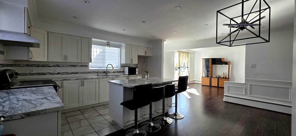 À LOUER – Grand 5 ½ lumineux et rénové à St-Hubert / Lemoyne 2 200 $ | 3121933