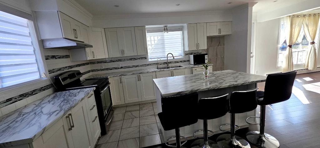 À LOUER – Grand 5 ½ lumineux et rénové à St-Hubert / Lemoyne 2 200 $ | 3121933