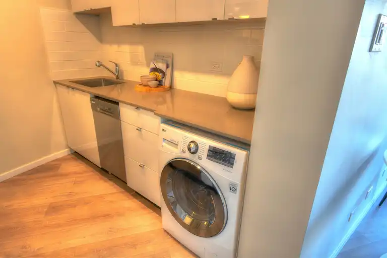 1 Bedroom  beautiful renovated  with a stunning ocean on Beach Avenue! | 1011 Beach Avenue, Vancouver | 3122103