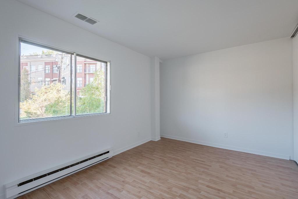 3 1/2 FRAIS PEINT SAINT-LAMBERT (IMMEUBLE BÉTON) | 3123612