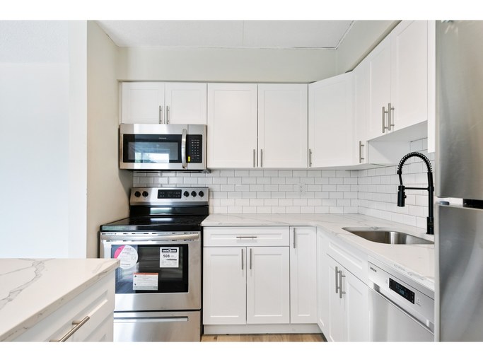 3155 Sandwich Street | 3155 Sandwich Street, Windsor | 3127729