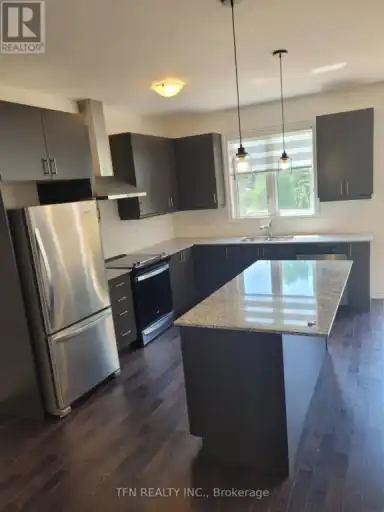 3213 MOSLEY STREET | 3213 MOSLEY STREET, Wasaga Beach | 3128152
