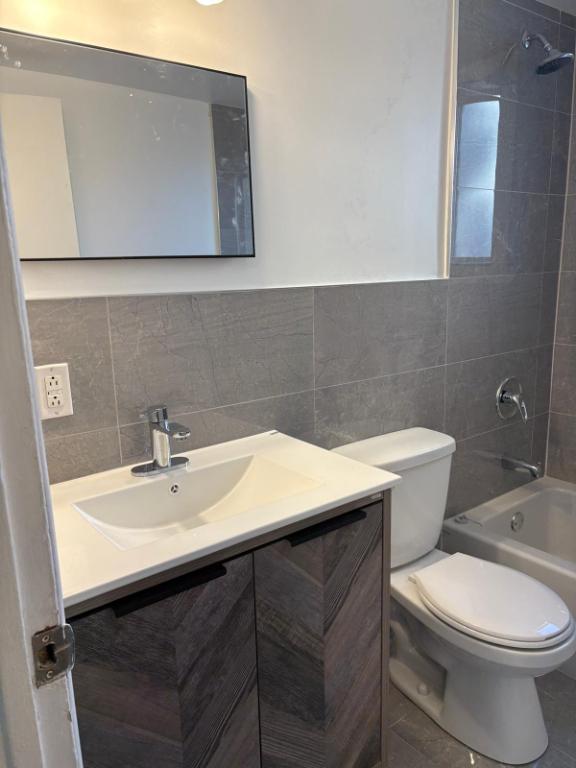 51/2 dispo 1 Oct 2025 a Boisbriand plusieurs services inclus internet Stationnement Déneigé Thermopompe Climatisation Locker | 3128222
