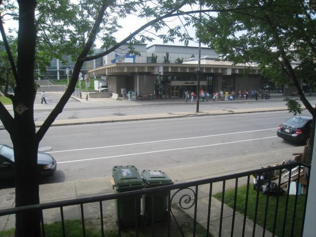 Grand 4 1/2 face métro Viau / dernier étage - Longue durée | 3128225