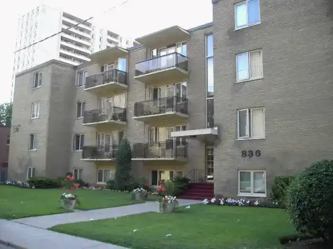 836 Roselawn Avenue - walk to Subway !!!! | 836 Roselawn Avenue, Toronto | 3156308