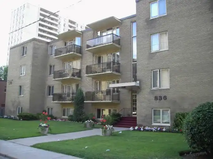 836 Roselawn Avenue - walk to Subway !!!! | 836 Roselawn Avenue, Toronto | 3144340