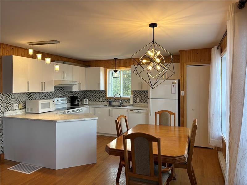 Cozy Lakeside Getaway | 3156158