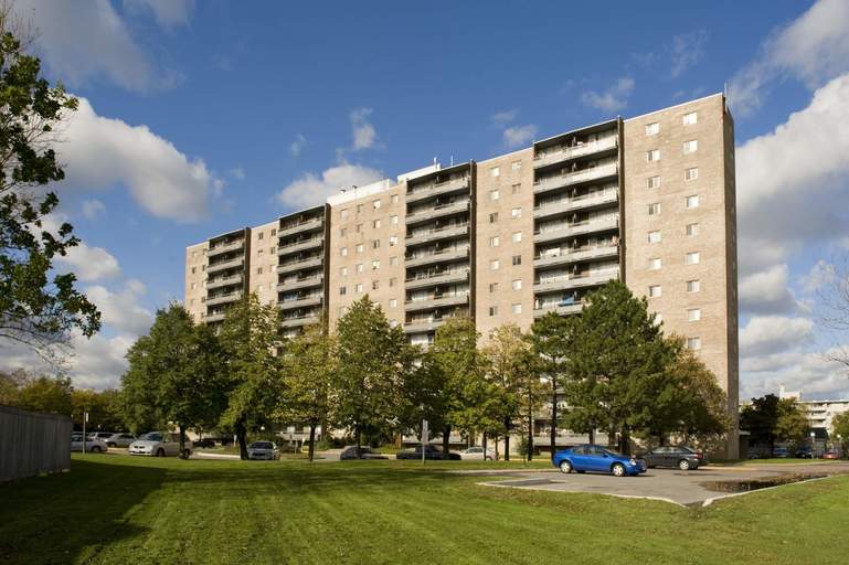 165 Kennedy | 165 Kennedy Road, Brampton | 3129356