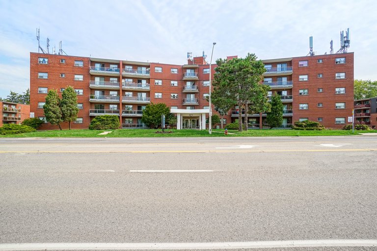 King Suites | 2673 King Street, Hamilton | 3130170