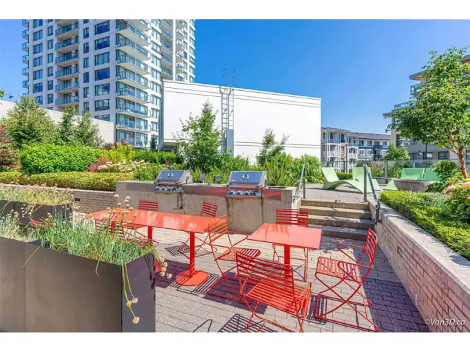 1 Bedroom and Den Condo | 570 Emerson Street, Coquitlam | 3132925