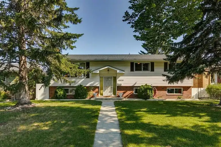 Spacious 6-Bed, 3.5 Bath w/ 2 Kitchens, Steps to U of C, Market Mall | 4808 40 Avenue Northwest, Calgary | 3130556