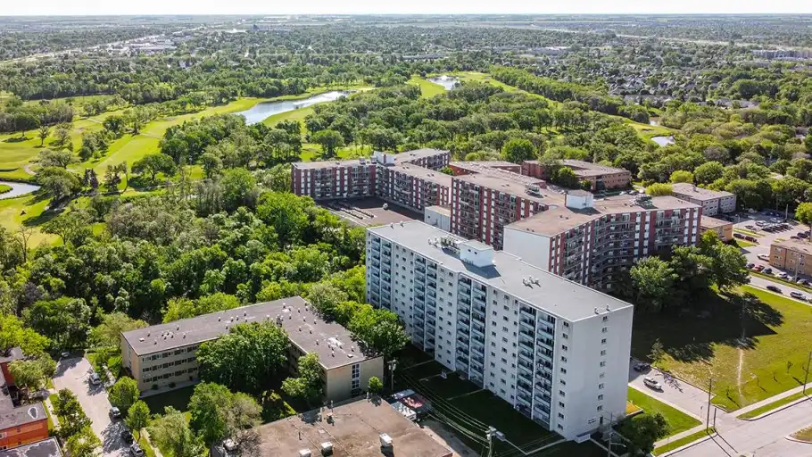 Kenbur Gardens | 329 St. Anne's Road, Winnipeg | 3130581
