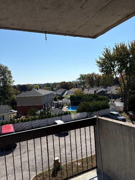 Laval 4 1/2 , - métro Montmorency-chauffé Ascenseur -Béton - | 3130600
