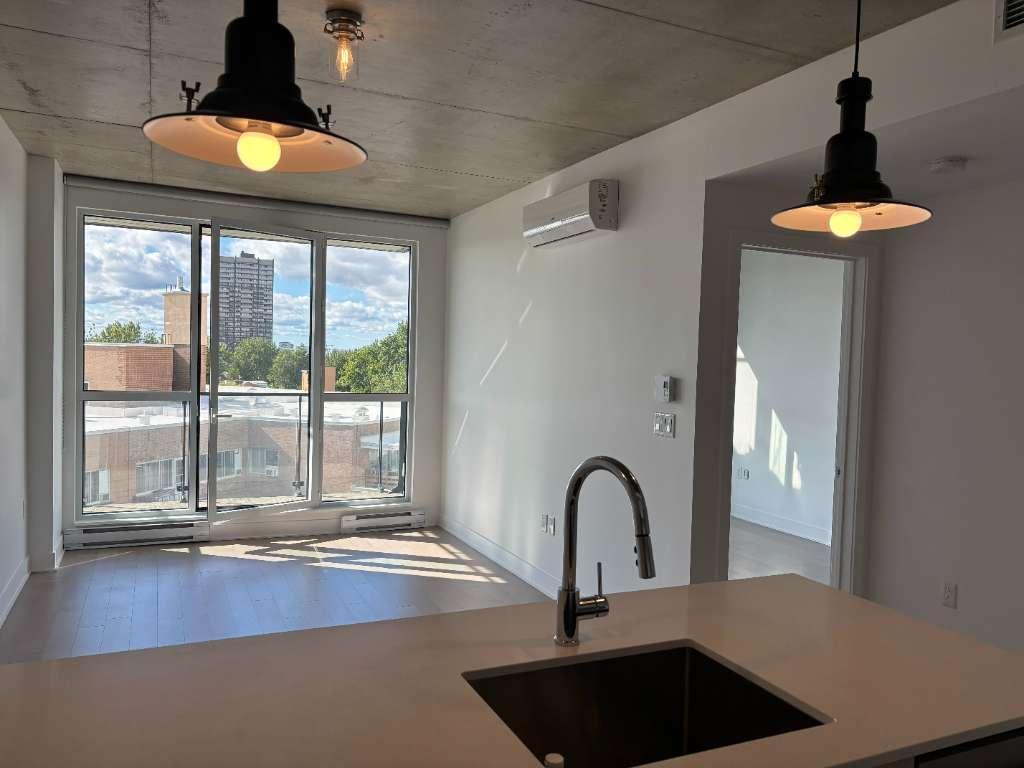 Libre immédiatement Condo 3 1/2 avec chambre fermée dans NDG. Très propre et lumineux. Électroménagers et eau chaude incluses. | 3130625