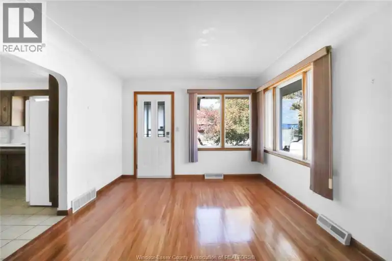 615 GILES West Unit# MAIN | 615 GILES West Unit# MAIN, Windsor | 3159231