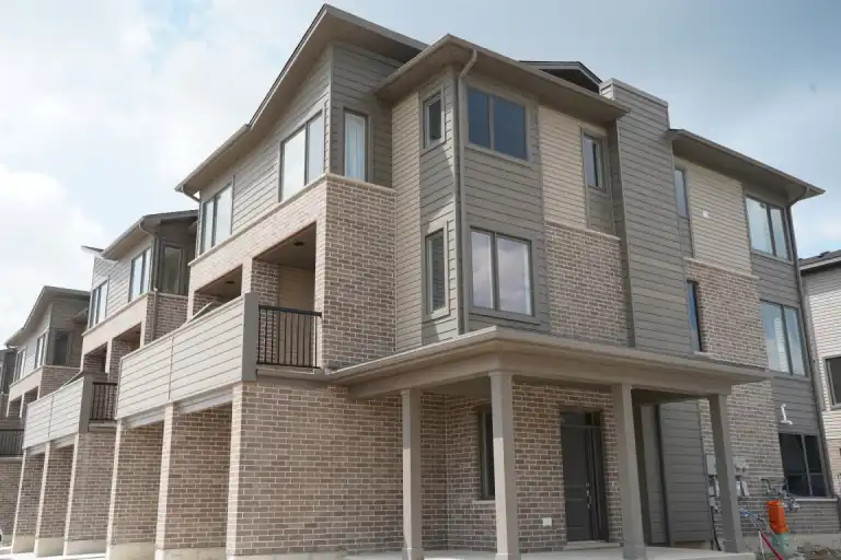 Element | 1870 Evans Boulevard, London | 3159492