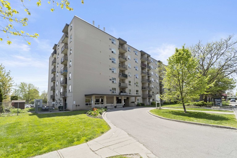 Linden Tower Apartments | 100 McFarlane Ave., Chatham | 3132055