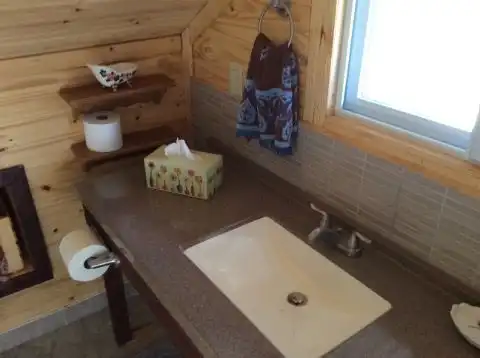 - FULLY FURNISHED QUIET, COZY, INTIMATE, VERY PRIVATE FOR A CORPORATE STAY OR DISPLACED HOME OWNER | 135 Rue Valade, Les Cedres | 3132722