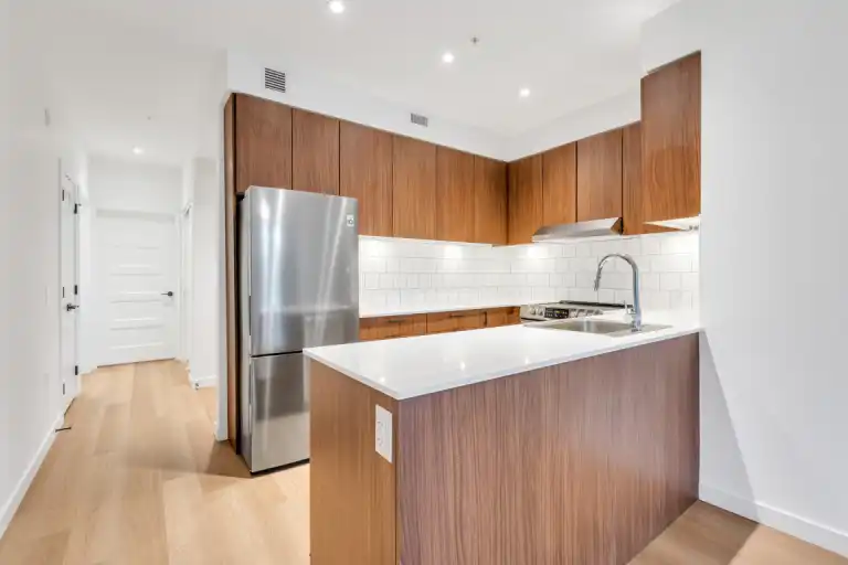 Narrows | 3455 E Hastings, Vancouver | 3132916