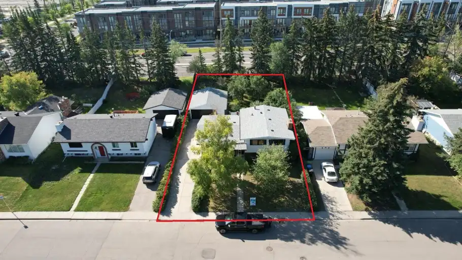 Beautiful House in Varsity Village | 4015 Varmoor Road Northwest, Calgary | 3162609