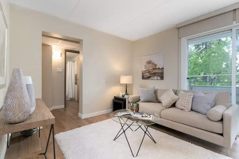 Fort Agassiz | 1080 Henderson Hwy, Winnipeg | 3133035