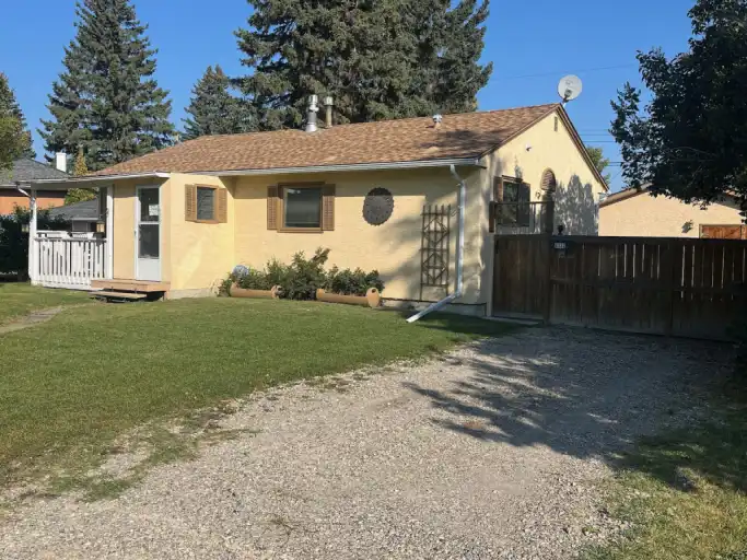 Great Bowness Neighbourhood With Oversize Double Garage | 8332 43 Ave NW, Calgary | 3153433