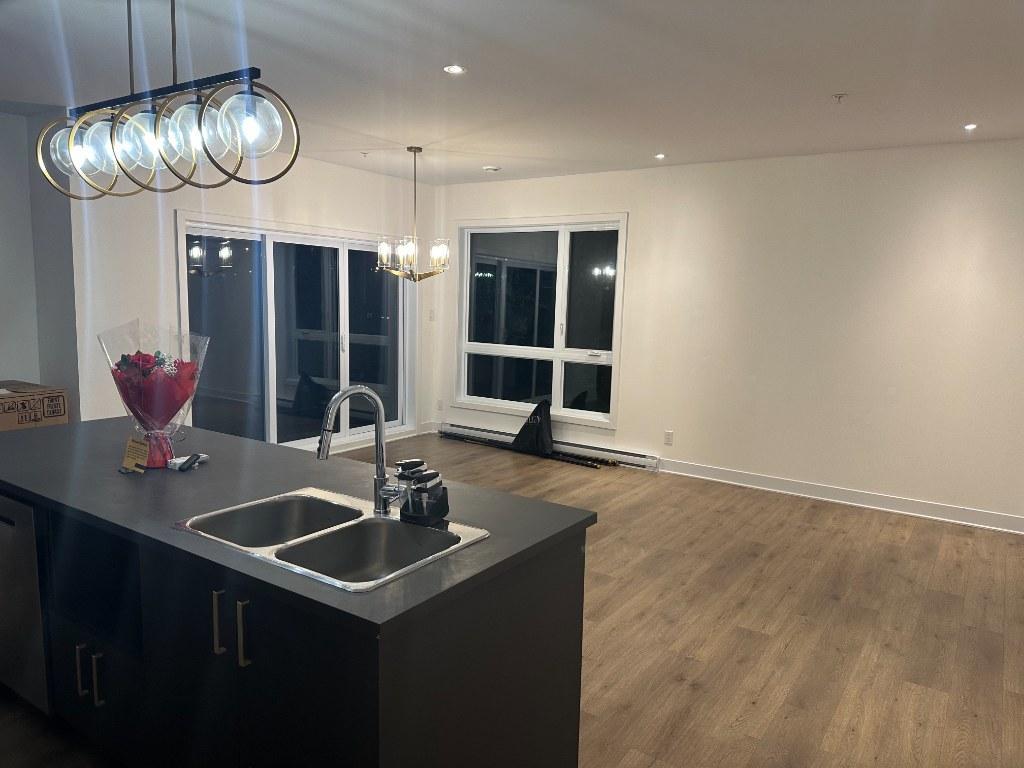 Grand condo lumineux 4 ½ au Faubourg Cousineau – Secteur recherché et paisible | 3133333